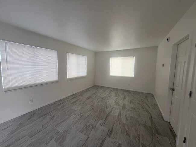 Foto del edificio - FULLY REMODELED 1 BED. APT. / AVAILABLE FO...