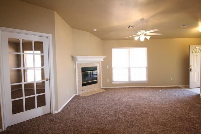 Building Photo - Charming 2 bed duplex in Edmond.
