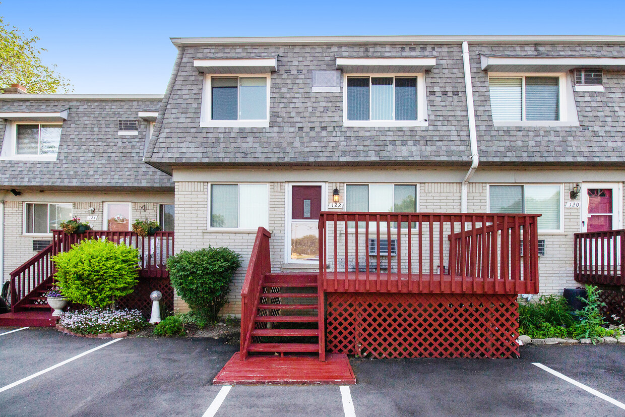Primary Photo - 122 Ladd Rd