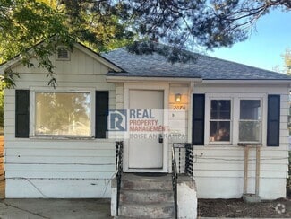 Building Photo - 207 20th Ave S