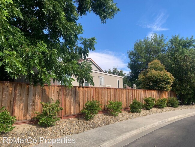 Building Photo - 2 br, 2 bath House - 1380 B-Mandarin Ct.