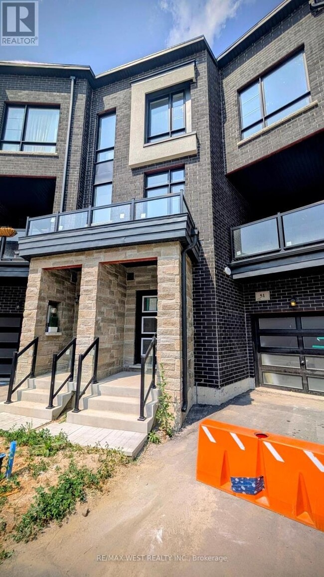 Building Photo - 51 Inverary Cres