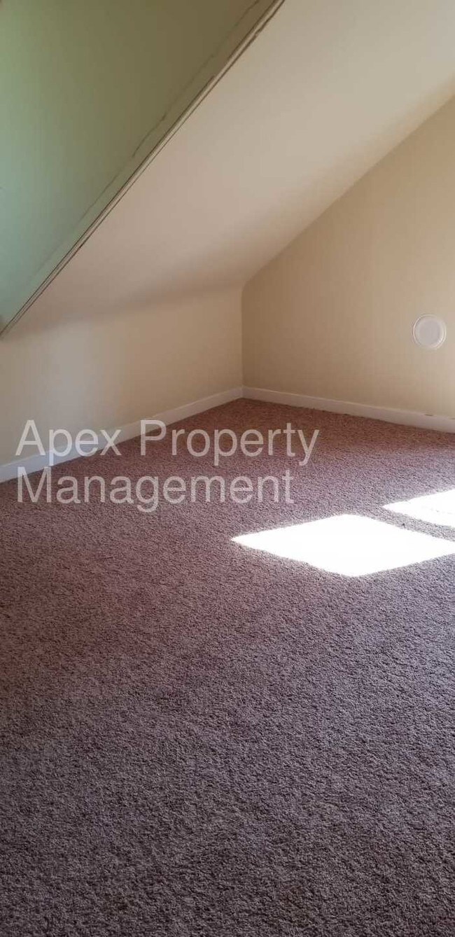 Building Photo - Lovely 4 Bedroom House in Mt Holly!