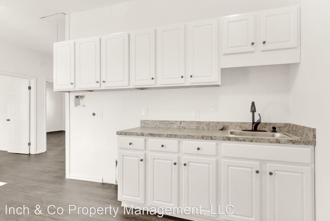 Building Photo - 2 br, 1 bath House - 343 S Pine Street
