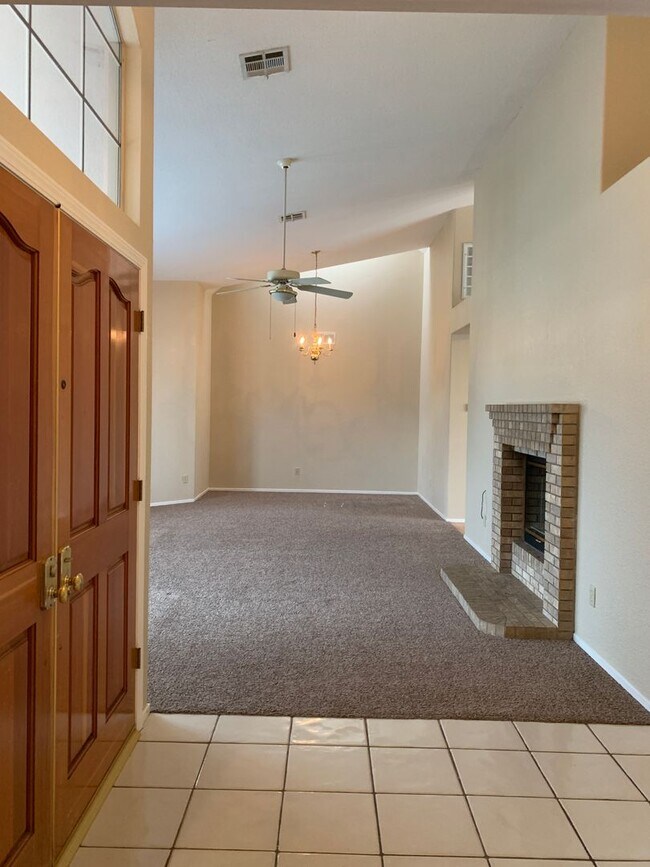 Building Photo - 8409 Tamworth St - SW - Beautiful 3 + Offi...