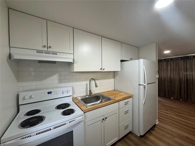 Foto del edificio - 1801 N Taylor Rd