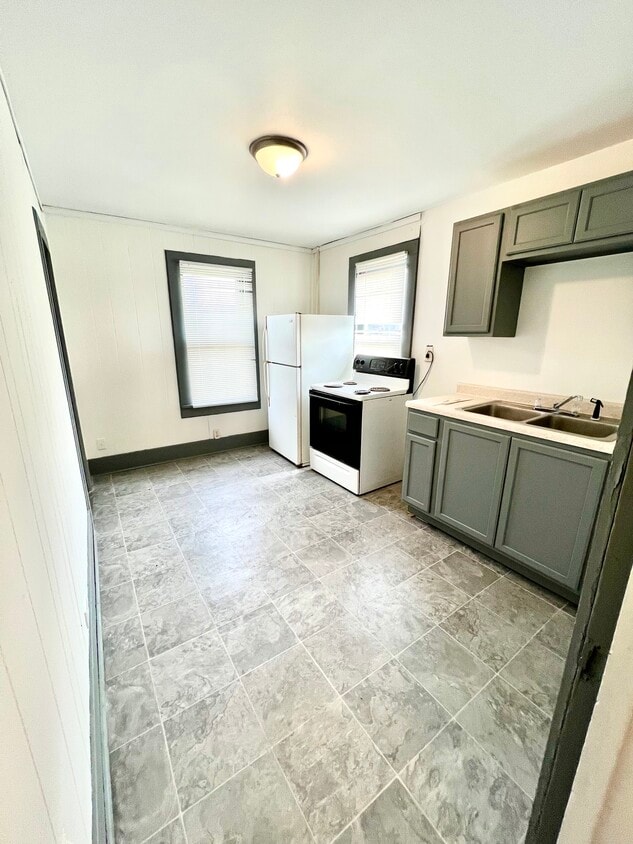 404 W Adams St, IL 61455 Apartments in IL