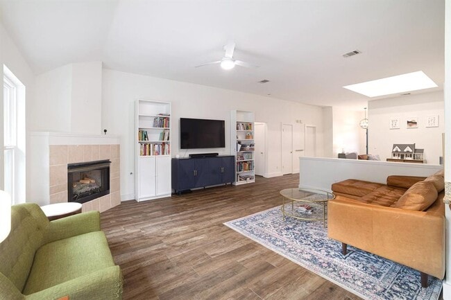 Building Photo - 10715 Galsworthy Ln