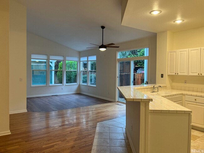 Foto del edificio - 4652 Bradford Ct
