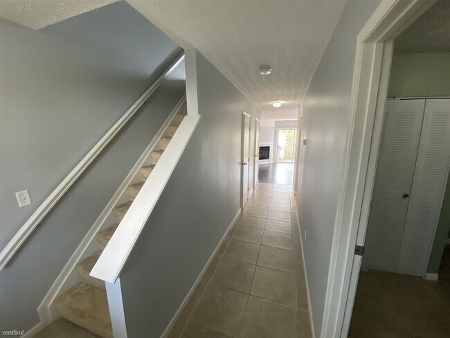 Building Photo - 2 br, 1.5 bath Condo - 4683 Cadmus Drive