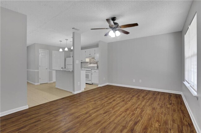 Building Photo - 1338 N Hampton Dr