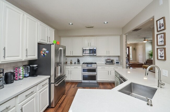 Building Photo - 3654 Royal Royce Dr