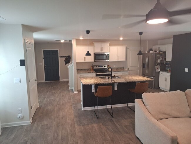 Building Photo - Delightful Four Bedroom Home Approximately...