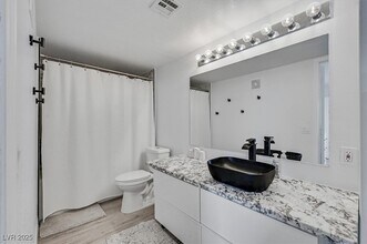 Building Photo - 555 E Silverado Ranch Blvd