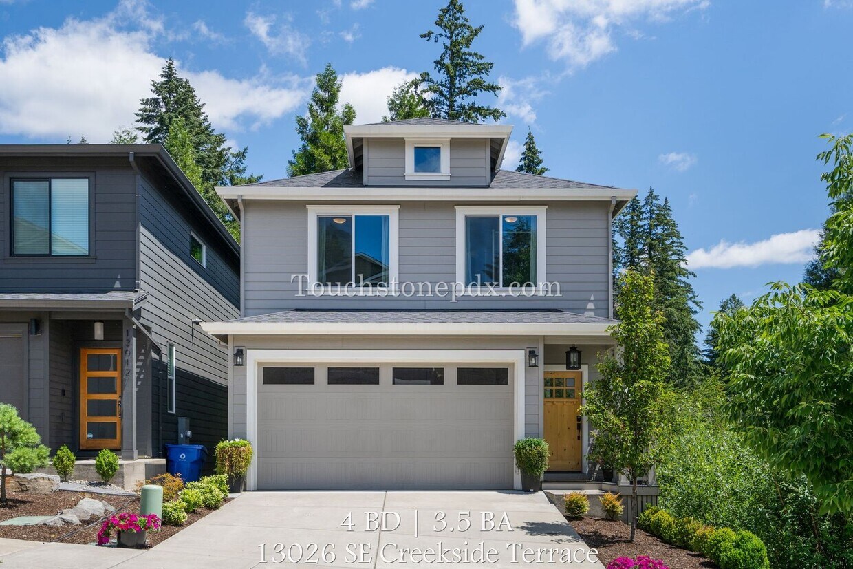 Primary Photo - Luxurious 4 Bed/3.5 Bath Residence - Your ...