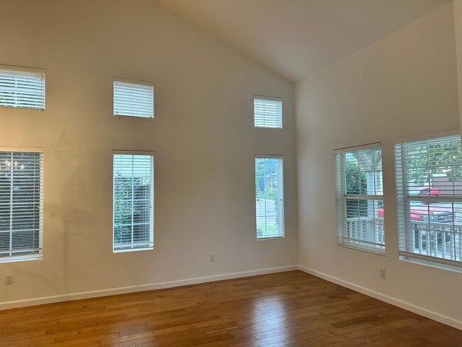 Foto del edificio - 1708 Spur Ridge Ln