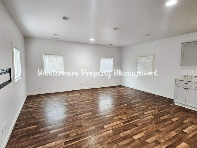 Building Photo - Conveniently located 2 bed with loft in Central Kitsap, Large yard