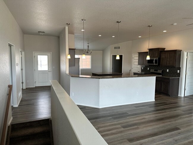 Building Photo - 1343 N Dailey Dr