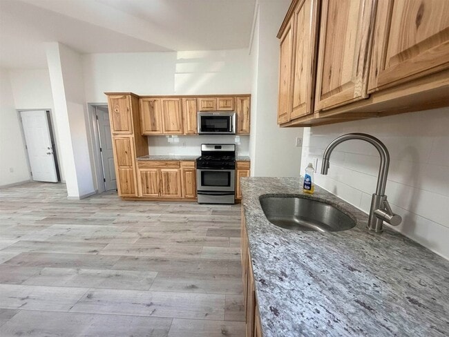 Photo - 124 Winfield Ave Apartment