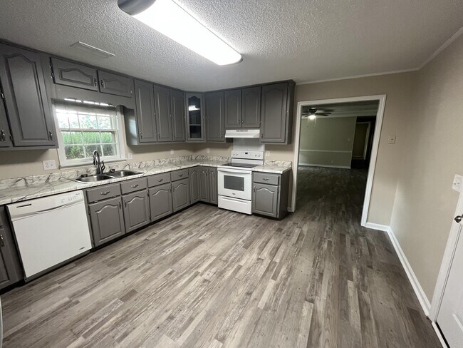Building Photo - 26530 McLemore Cir