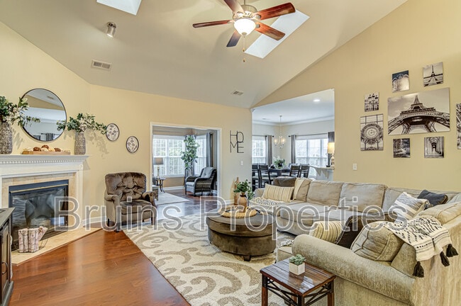 Foto del edificio - 4077 Cosway Ct