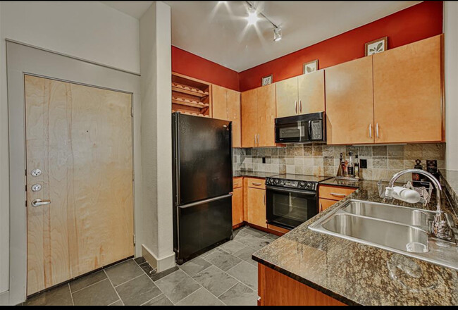 Lots of cabinet space in beautiful kitchen - 1901 Post Oak Blvd