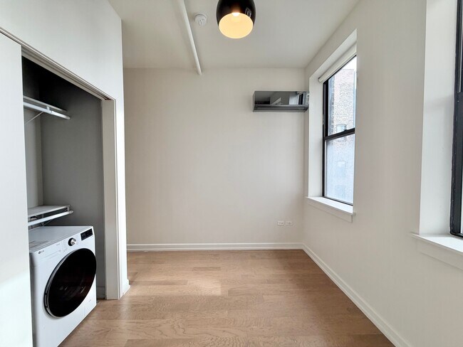 Foto del edificio - 102 W Chicago Ave