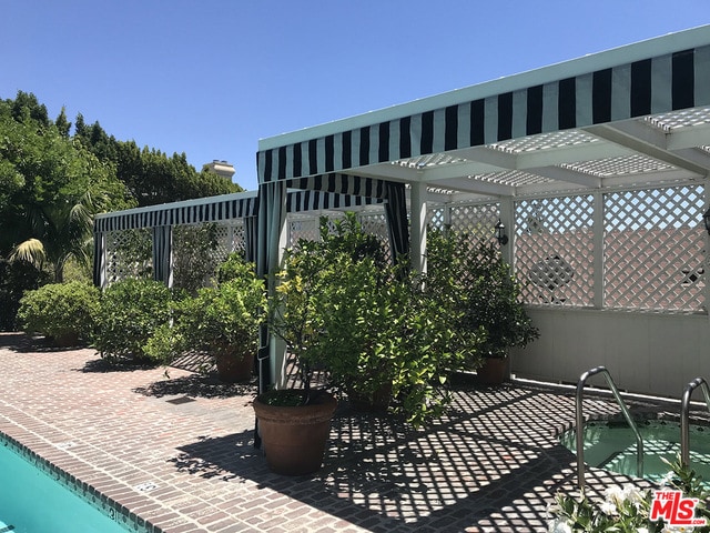 Foto del edificio - 8729 Shoreham Dr