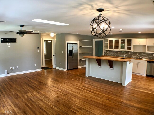 Building Photo - 2743 Orion Dr