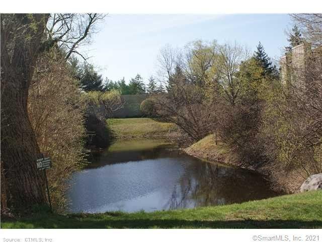 Back view - 9 Greenbriar Dr