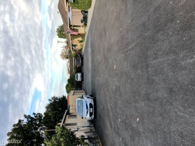 Building Photo - 2 br, 1 bath Apartment - 1059 E campbell ave