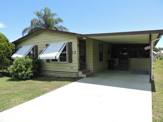 Building Photo - 6969 SE Morningside Dr