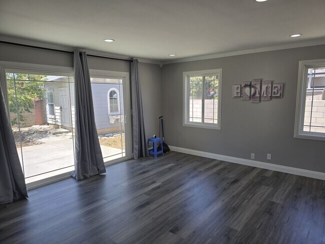Foto del edificio - Fully Remolded Single Family Home in Garde...