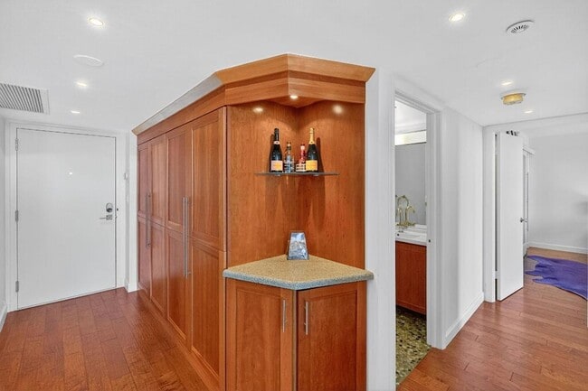 Photo - 2555 Collins Ave Apartment