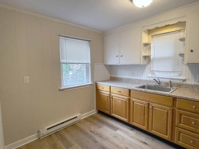Building Photo - 3553 Maple St