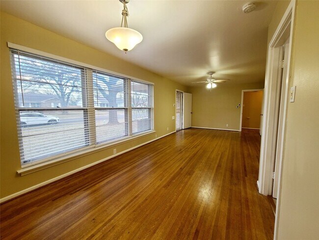 Foto del edificio - 1830 Viewcrest Dr