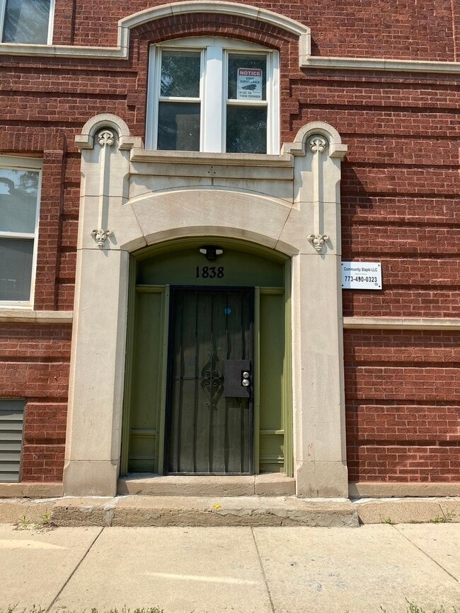 Building Photo - 1838 W 57th St