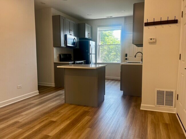Foto del edificio - 5325 N Damen Ave