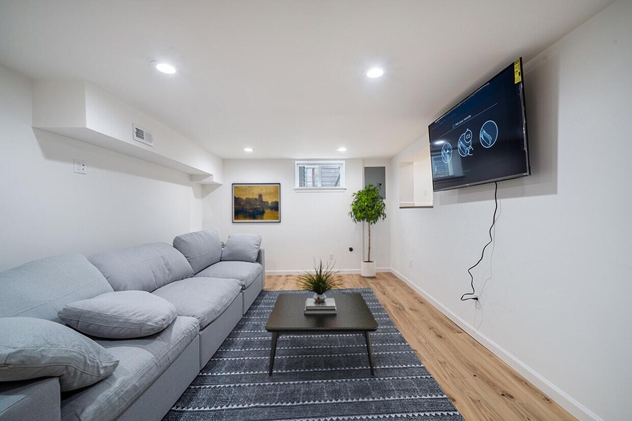 Photo - Room in 6 Bedroom Home at 4713 N Willamette Blvd