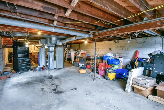 Building Photo - 315 E Dodds St