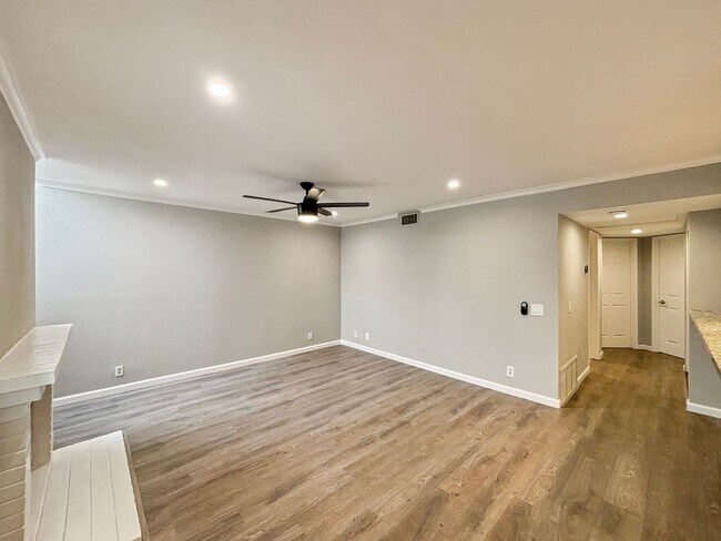 Foto del edificio - Modern 2BD/2BA Condo in El Cerrito W/ A/C,...