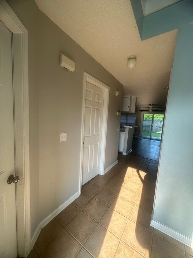 Building Photo - Dunwoody Townhomes!