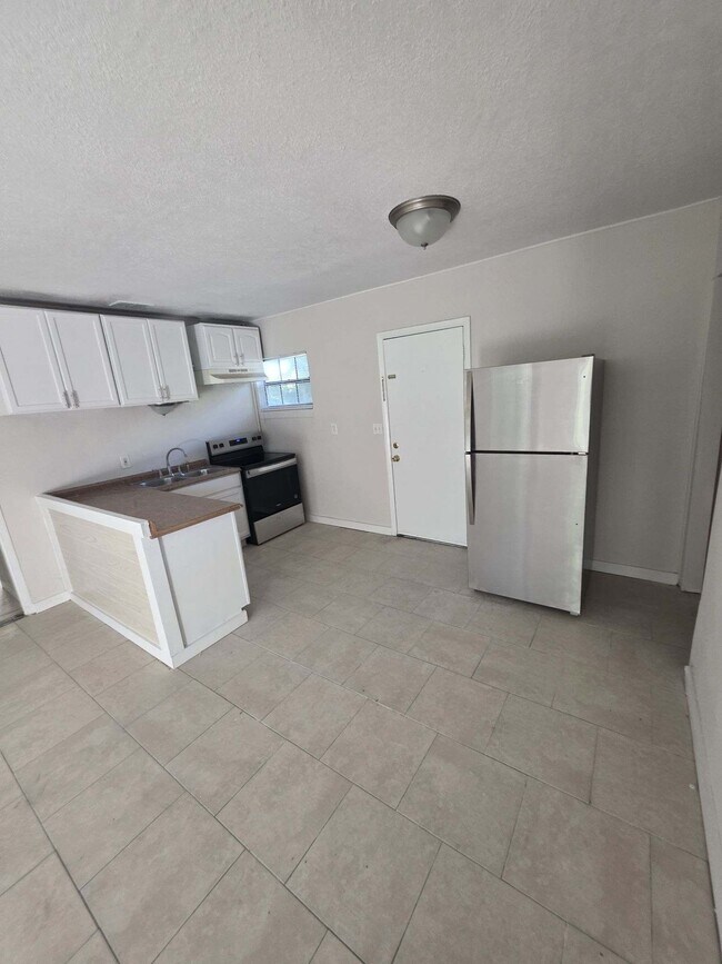 Foto del edificio - 5919 Oaklane Dr