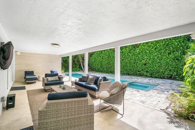 Foto del edificio - 5903 N Ocean Blvd