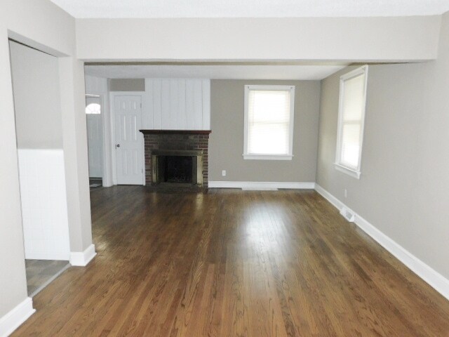 Building Photo - 809 Rolwes Ave