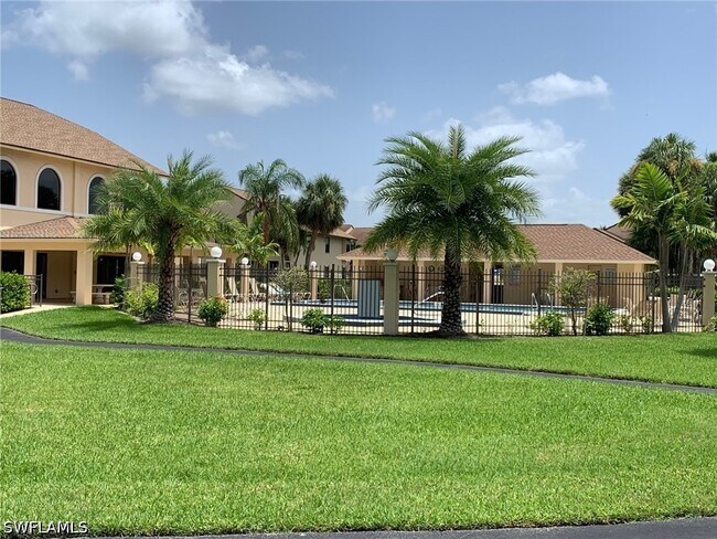 Foto del edificio - 8715 Charter Club Cir