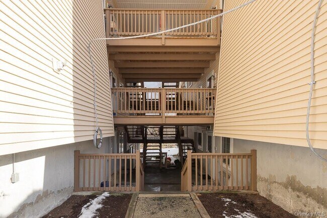 Foto del edificio - 529 Fox Run Ln