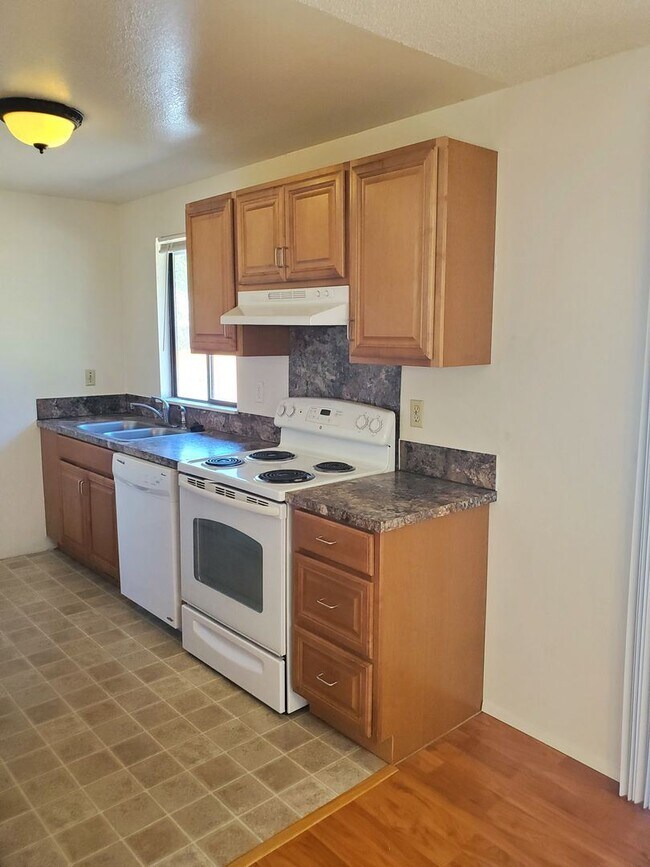 Building Photo - 3 br, 2 bath House - 7307 Blackbird Dr NE