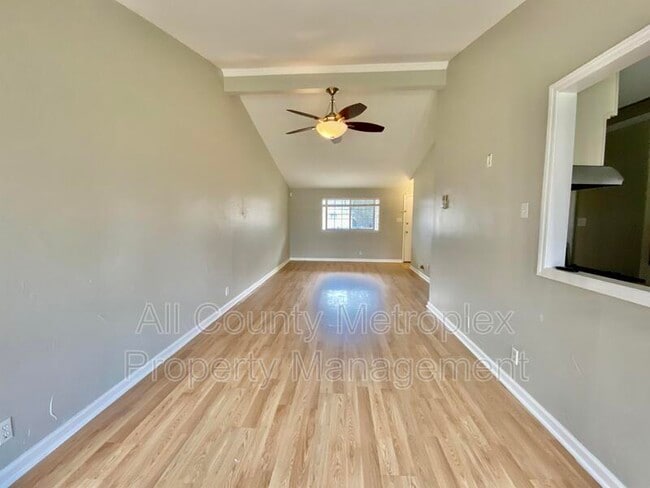 Building Photo - 828 Kingswood Ave