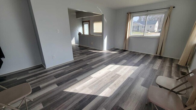 Foto del edificio - 655 Robinwood Dr